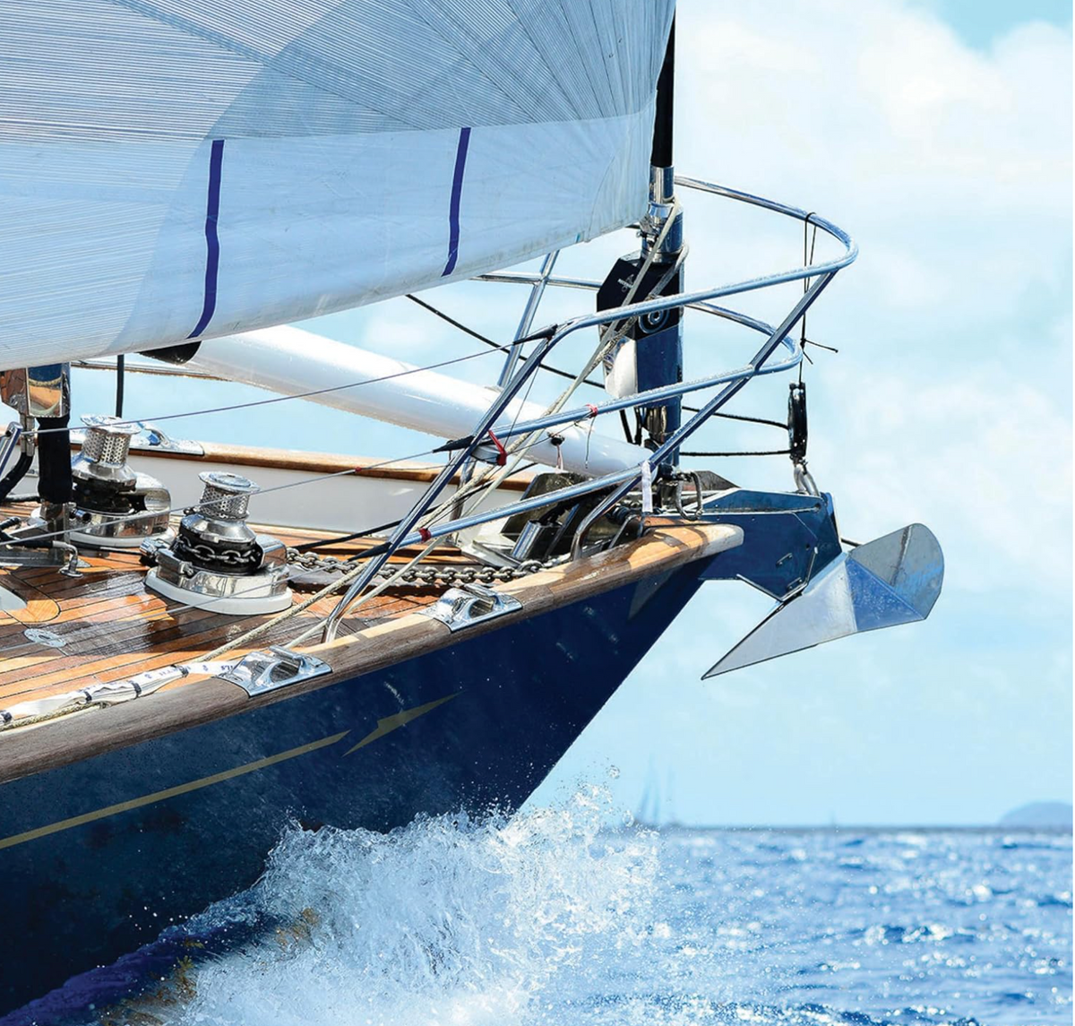 Lewmar V700 vs V1000 Windlass: Sizing for Your Boat
